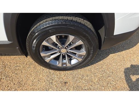 Used 2026 Chevrolet Equinox LT w/ Convenience Package II FWD image 10