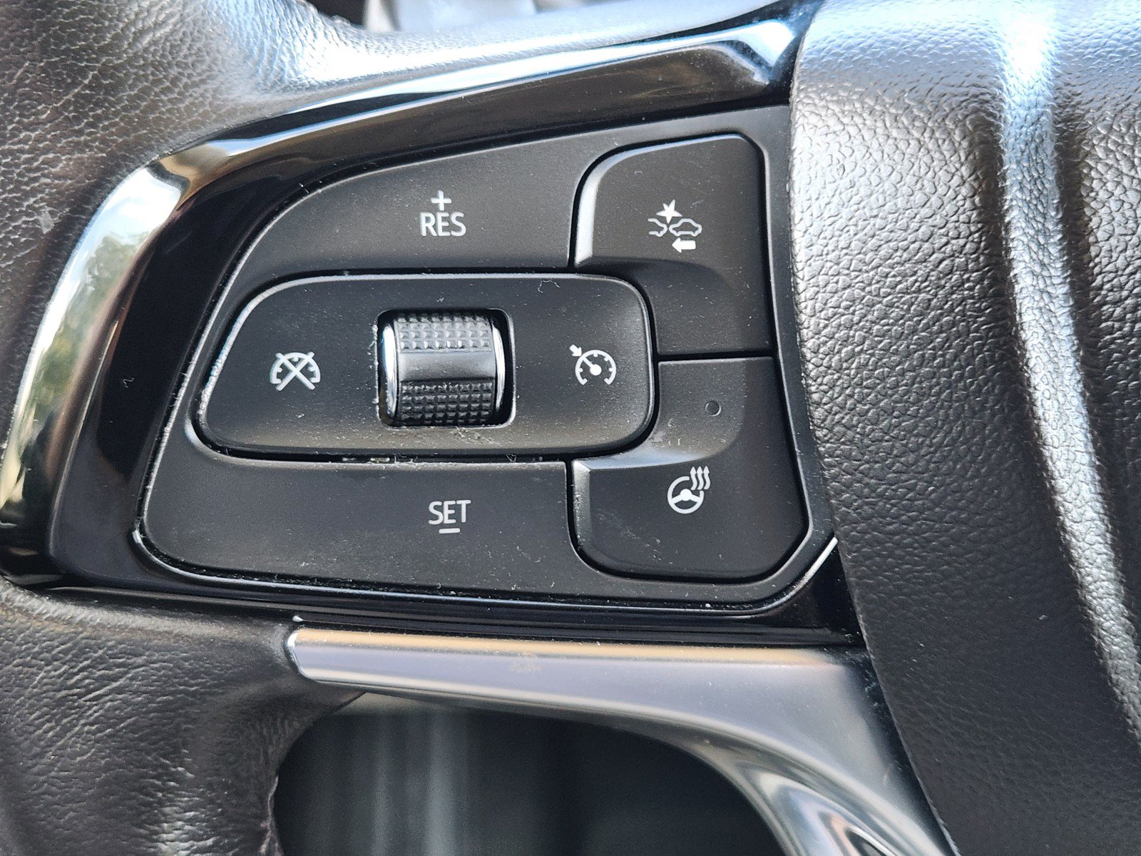 Used 2023 Buick Enclave Essence w/ Experience Buick Package FWD image 24