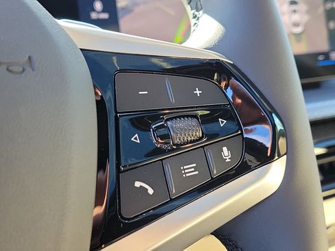 New 2026 BMW 330i Sedan w/ Convenience Package image 23