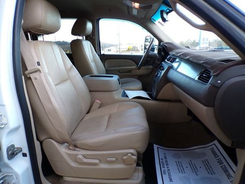 Used 2010 Chevrolet Avalanche LT w/ Suspension Package, Off-Road image 13