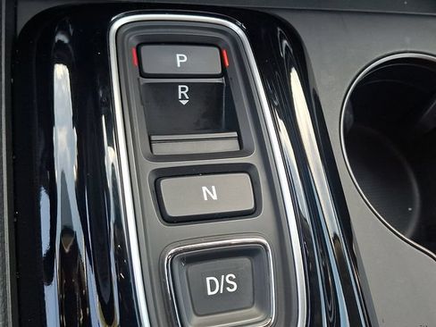 Used 2025 Honda Pilot EX-L image 16