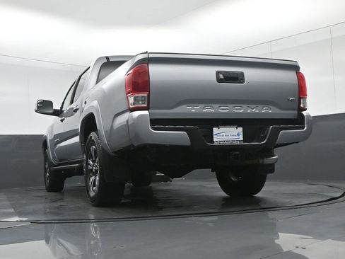 Used 2017 Toyota Tacoma TRD Sport image 55