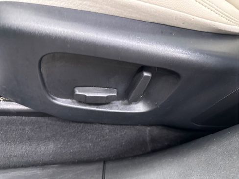 Used 2019 Land Rover Range Rover Velar R-Dynamic SE image 38