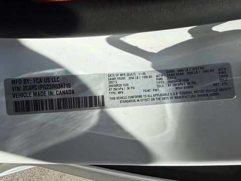 Used 2025 Chrysler Pacifica Pinnacle w/ Trailer Tow Group FWD image 36