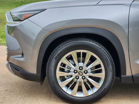 Used 2025 Toyota Grand Highlander AWD image 13