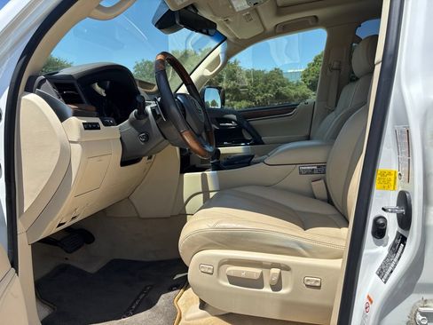 Used 2019 Lexus LX 570 4WD w/ Luxury Package image 7