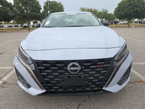 Used 2024 Nissan Altima 2.0 SR FWD image 2