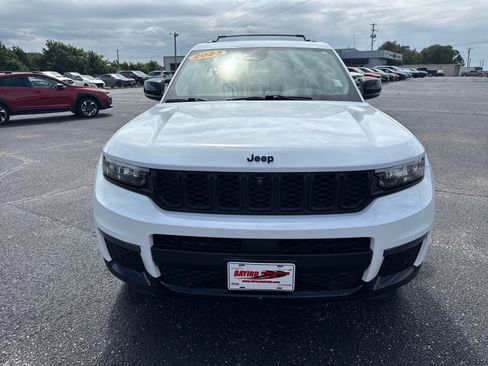 Used 2023 Jeep Grand Cherokee L Limited w/ Luxury Tech Group II AWD/4WD image 3