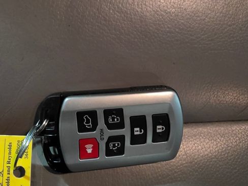 Used 2017 Toyota Sienna XLE Premium AWD/4WD image 10