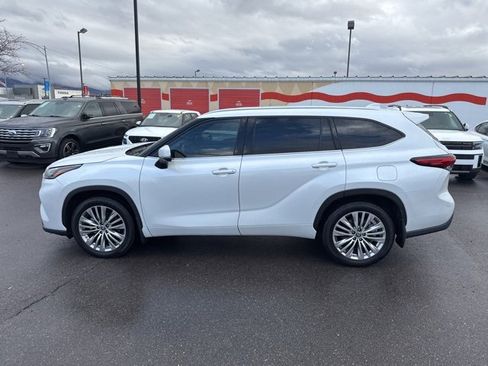 Used 2023 Toyota Highlander Platinum image 8