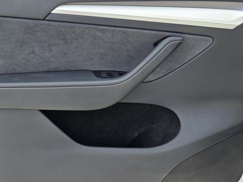 Used 2023 Tesla Model Y Long Range image 24