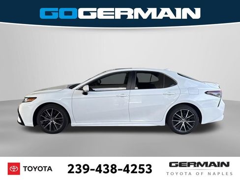 Used 2024 Toyota Camry SE w/ Cold Weather Package FWD image 3