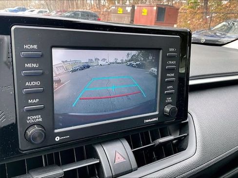 Used 2021 Toyota RAV4 LE image 11