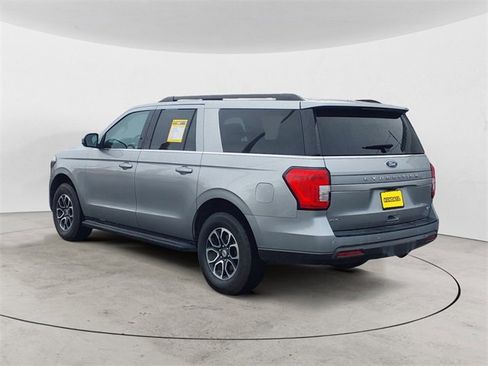 Used 2024 Ford Expedition Max XLT image 3