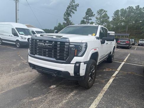 Used 2024 GMC Sierra 2500 Denali Ultimate w/ Max Trailering Package AWD/4WD image 3