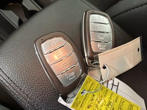 Used 2020 Hyundai Elantra Limited w/ Ultimate Package 03 FWD image 20