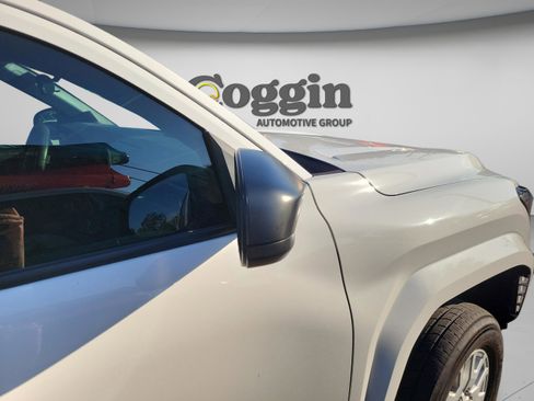 Used 2024 Toyota Tacoma SR AWD/4WD image 18