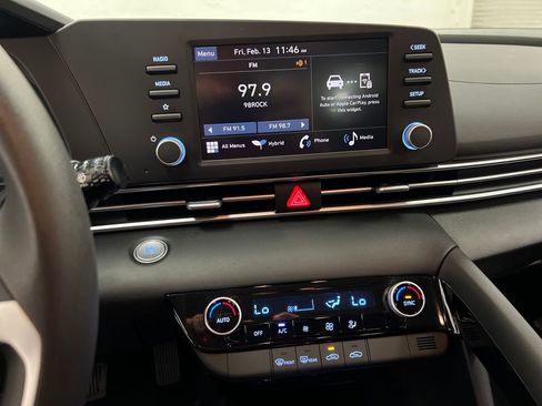 Used 2025 Hyundai Elantra Blue image 18