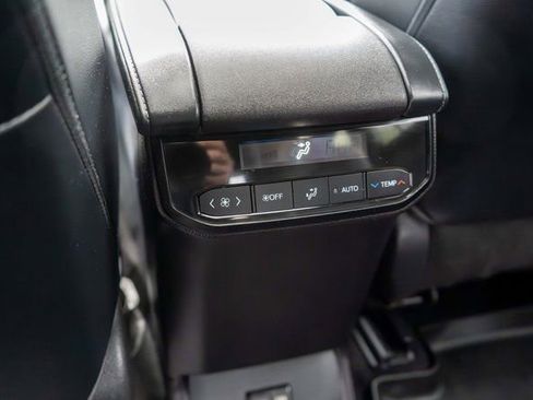 Used 2022 Toyota Highlander XSE w/ Protection Package #3 (TMS) AWD/4WD image 18