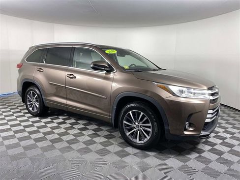 Used 2018 Toyota Highlander XLE w/ Protection Package #3 image 1