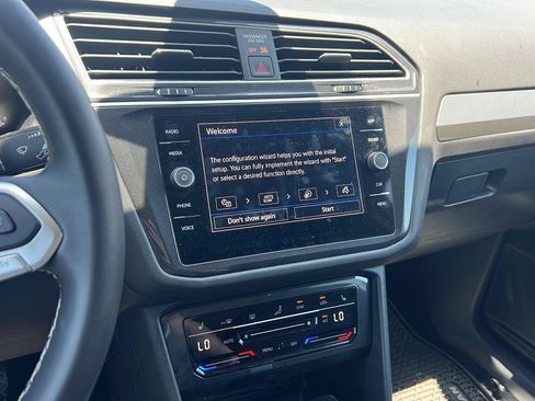 Used 2024 Volkswagen Tiguan SE AWD/4WD image 19