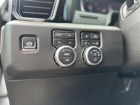 Used 2025 GMC Sierra 2500 AT4 AWD/4WD image 44