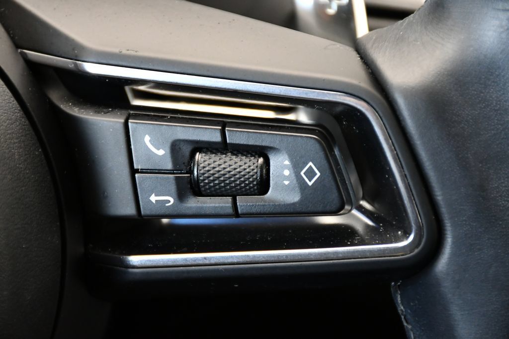 Certified 2023 Porsche Macan AWD/4WD image 23