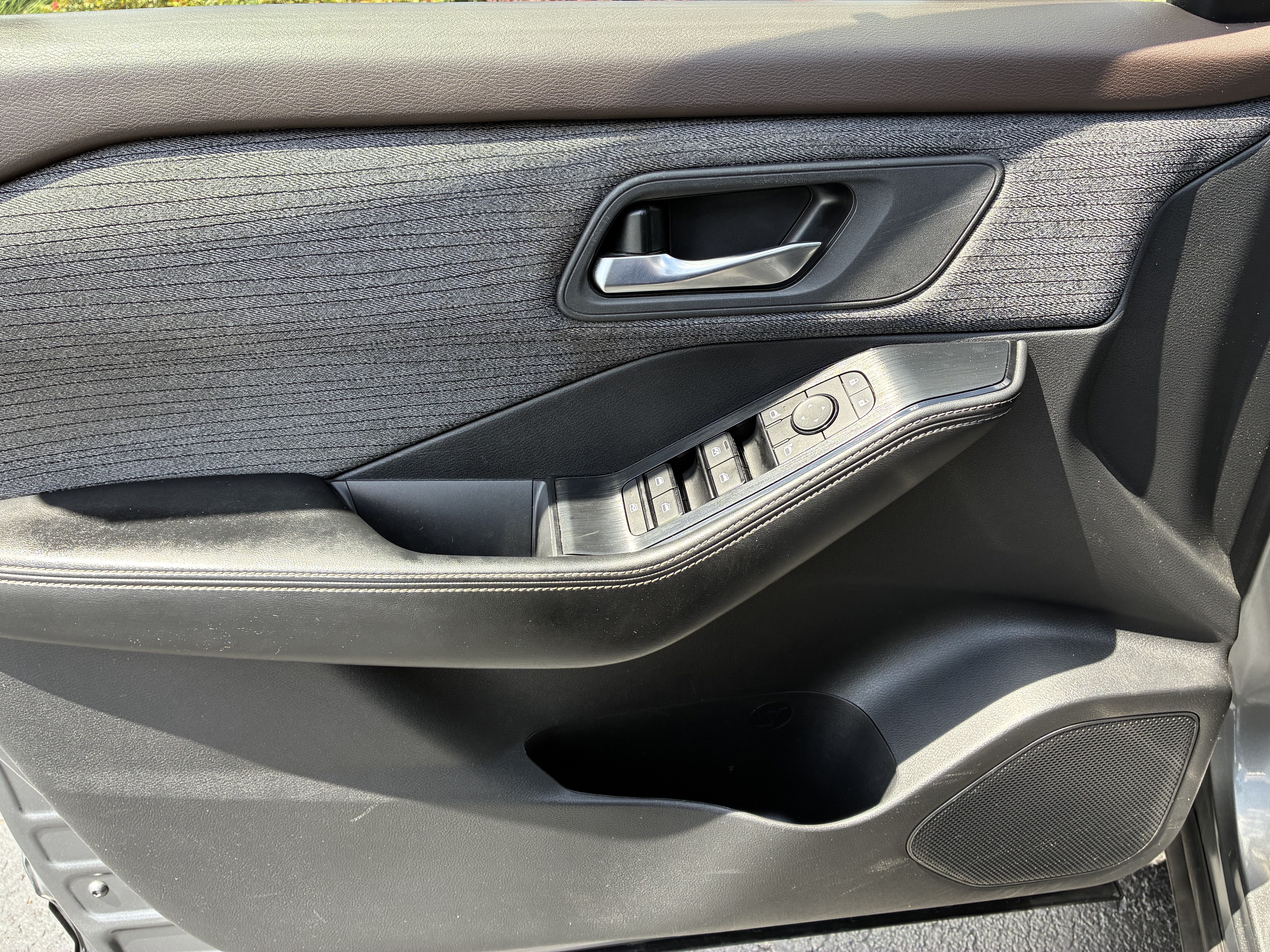 Used 2022 Nissan Rogue SV FWD image 22
