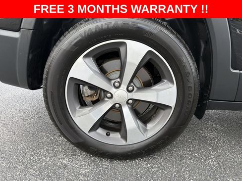 Used 2019 Jeep Cherokee Limited AWD/4WD image 31