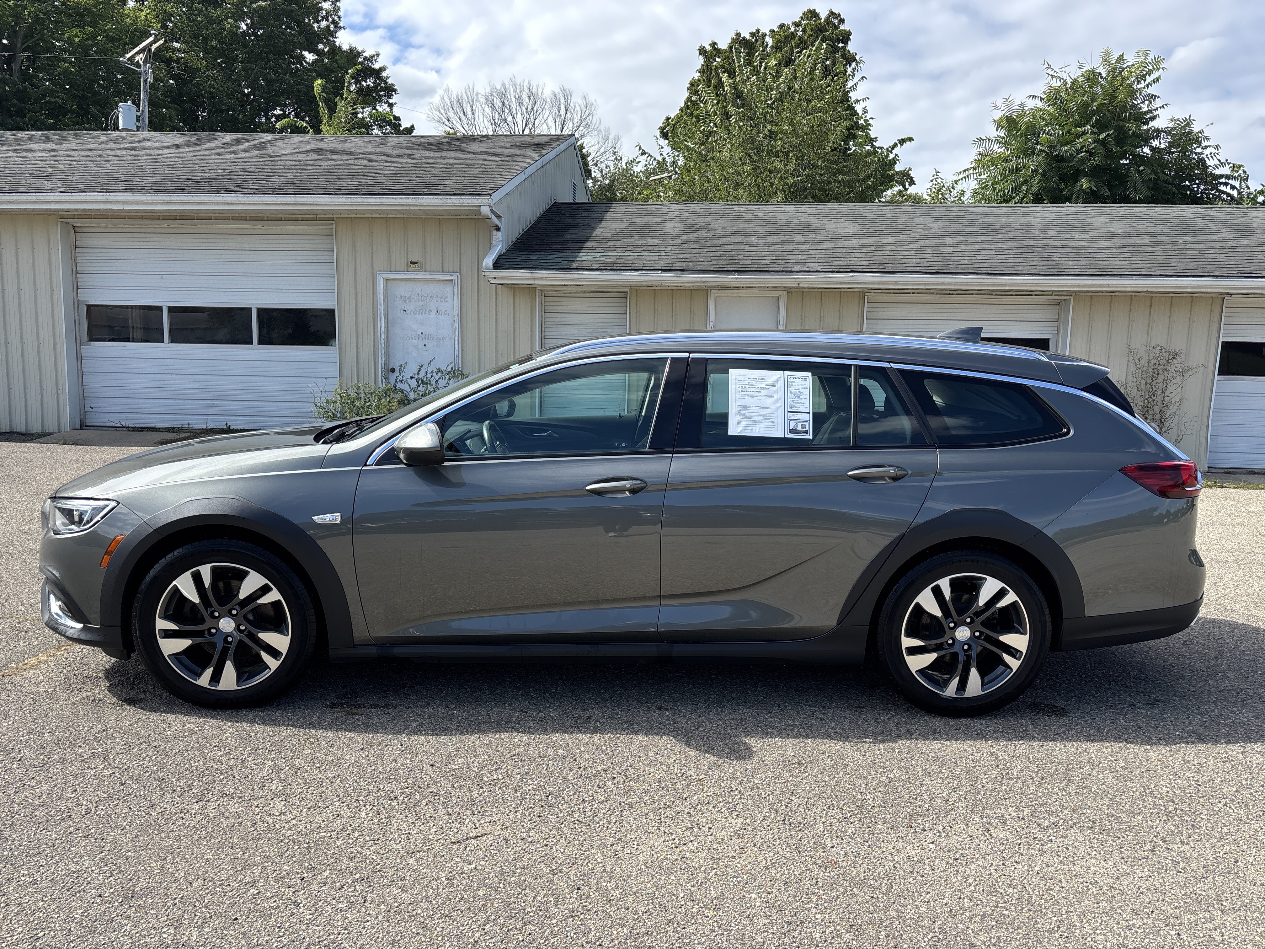 Used 2018 Buick Regal Preferred w/ Sights and Sounds Package AWD/4WD image 9