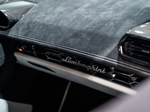 Used 2023 Lamborghini Huracan Tecnica image 31