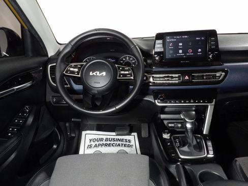 Used 2023 Kia Seltos S AWD/4WD image 19