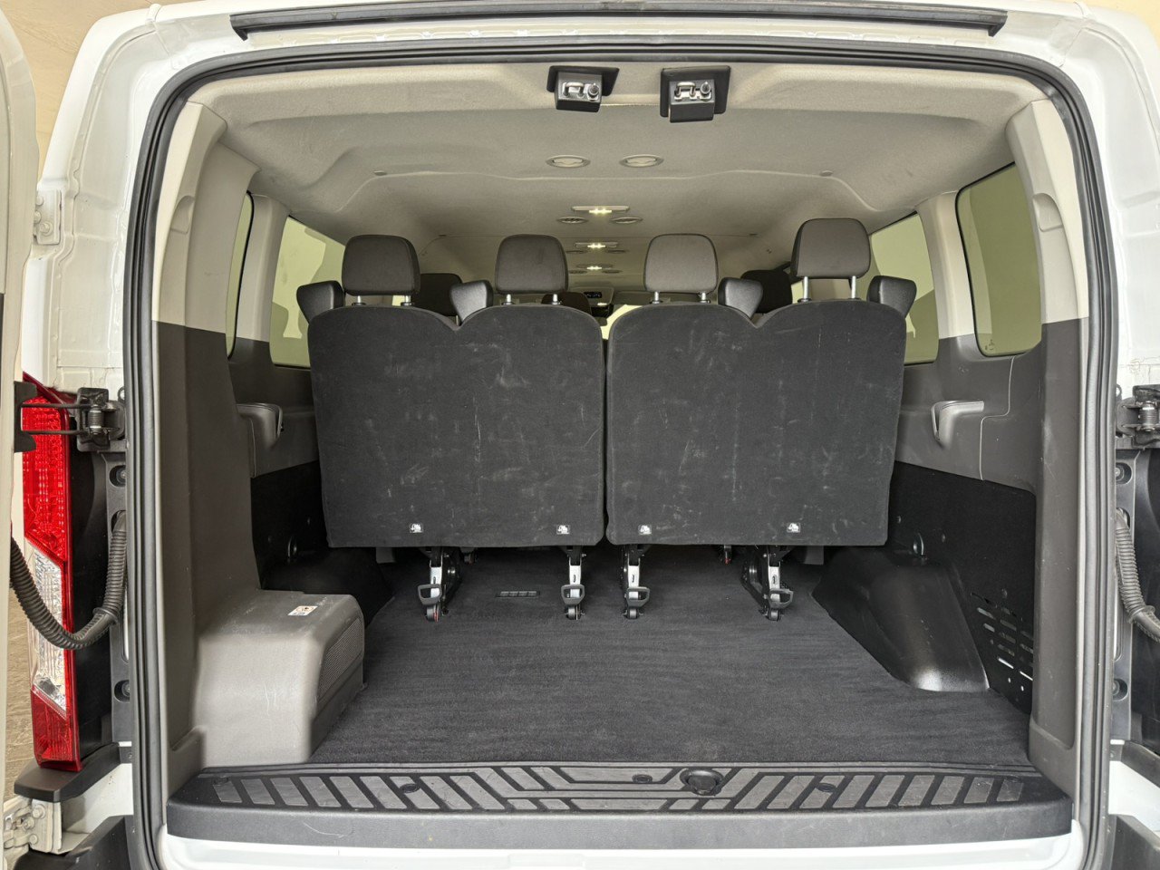 Used 2024 Ford Transit 350 XLT RWD image 7
