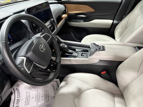 Used 2024 Toyota Grand Highlander AWD Hybrid image 13
