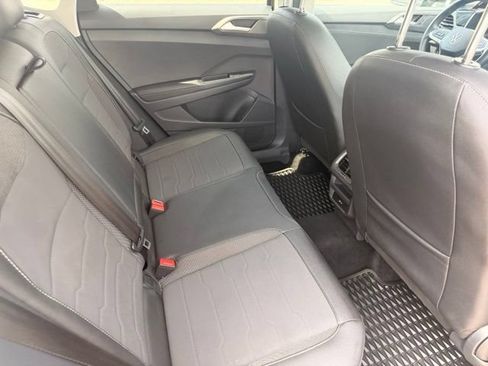 Certified 2025 Volkswagen Taos SE FWD image 16