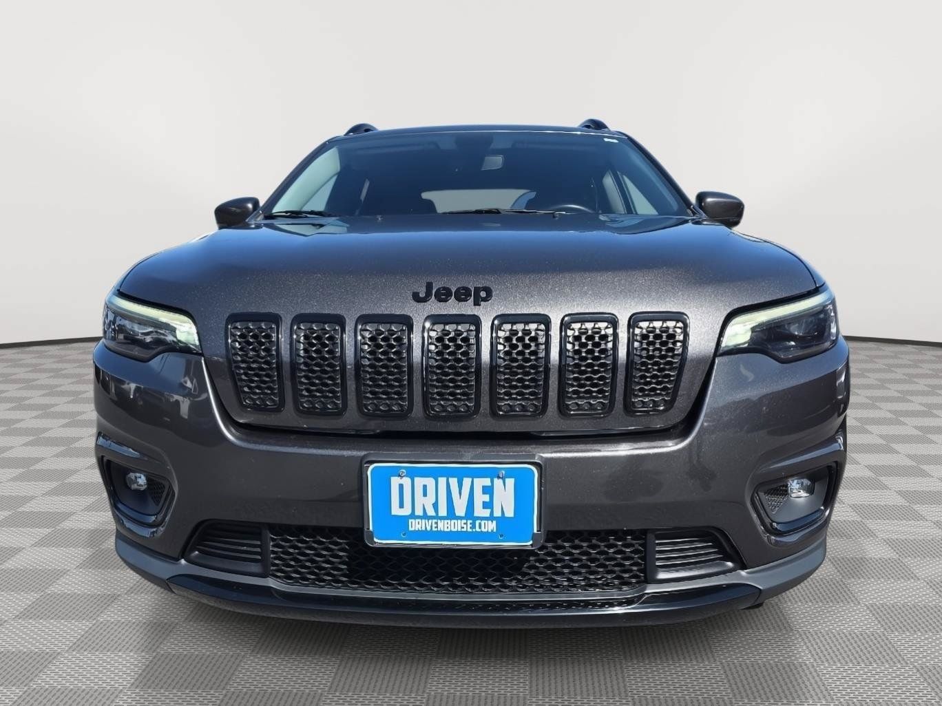 Used 2019 Jeep Cherokee Latitude Plus AWD/4WD image 2