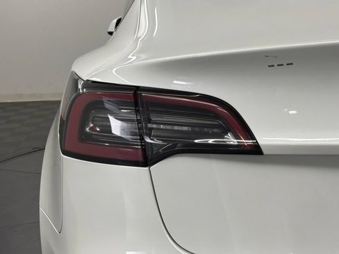 Used 2022 Tesla Model 3 Long Range AWD/4WD image 13