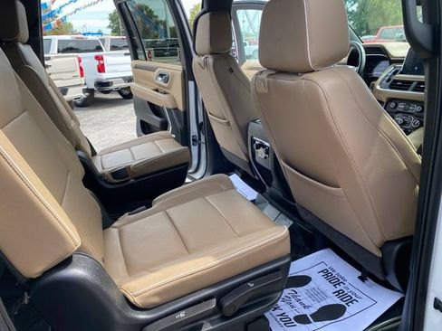 Used 2023 Chevrolet Suburban Premier AWD/4WD image 43