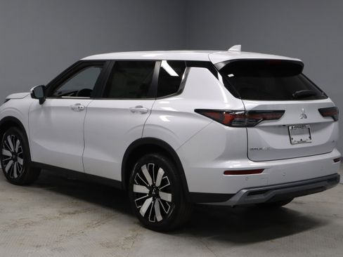 New 2026 Mitsubishi Outlander SE image 6