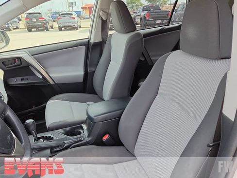 Used 2015 Toyota RAV4 LE FWD image 19