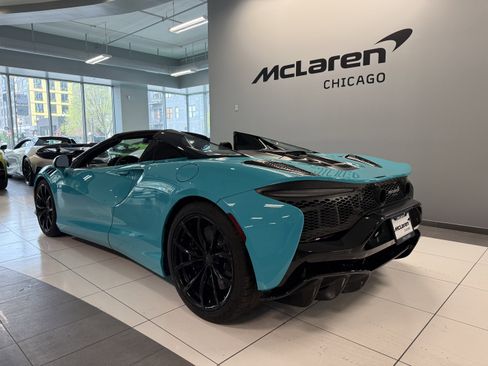 Used 2025 McLaren Artura Spider RWD image 4