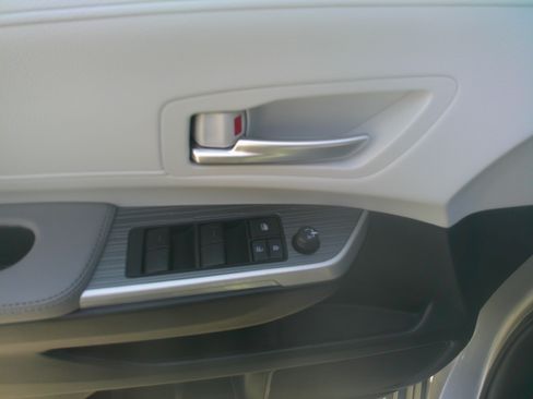 Used 2025 Toyota Sienna XLE image 18