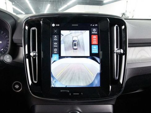 Certified 2026 Volvo XC40 B5 Plus AWD/4WD image 15