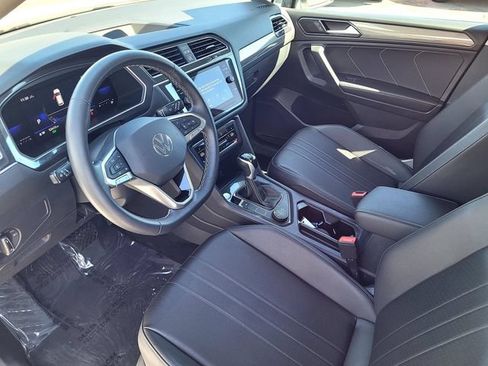Used 2023 Volkswagen Tiguan SE AWD/4WD image 10
