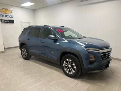 Used 2025 Chevrolet Equinox LT w/ Convenience Package II image 3