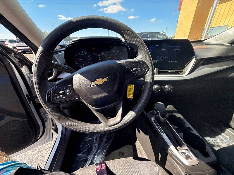 Used 2025 Chevrolet Trax LS w/ LS Convenience Package FWD image 12