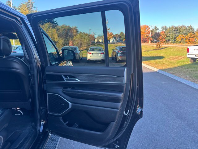 Used 2022 Jeep Wagoneer Series III AWD/4WD image 13