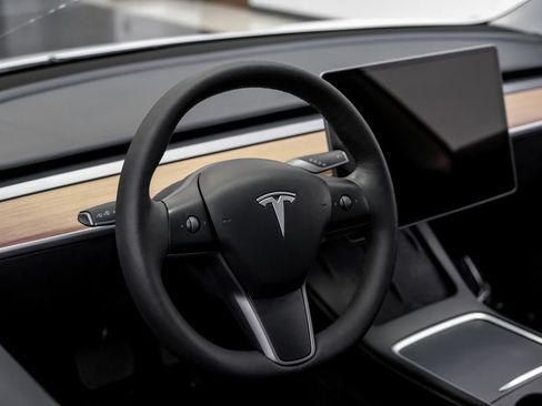 Used 2023 Tesla Model 3 Standard Range RWD image 18
