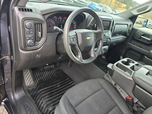 Certified 2023 Chevrolet Silverado 1500 Custom image 24
