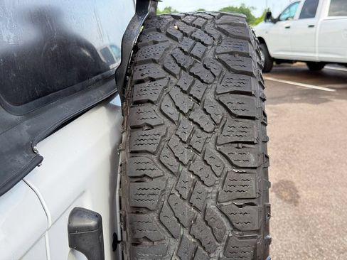 Used 2019 Jeep Wrangler Unlimited Sahara AWD/4WD image 11